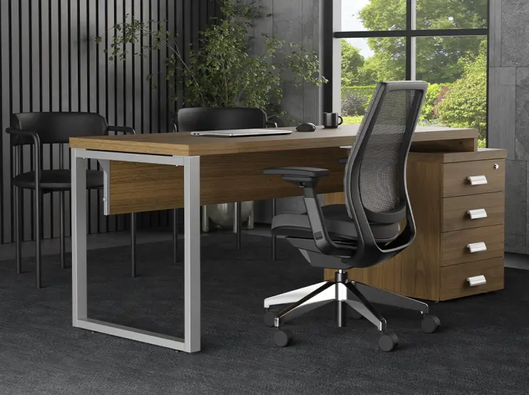 MESA RETA COM PÉ QUADRO E GAVETEIRO LATERAL