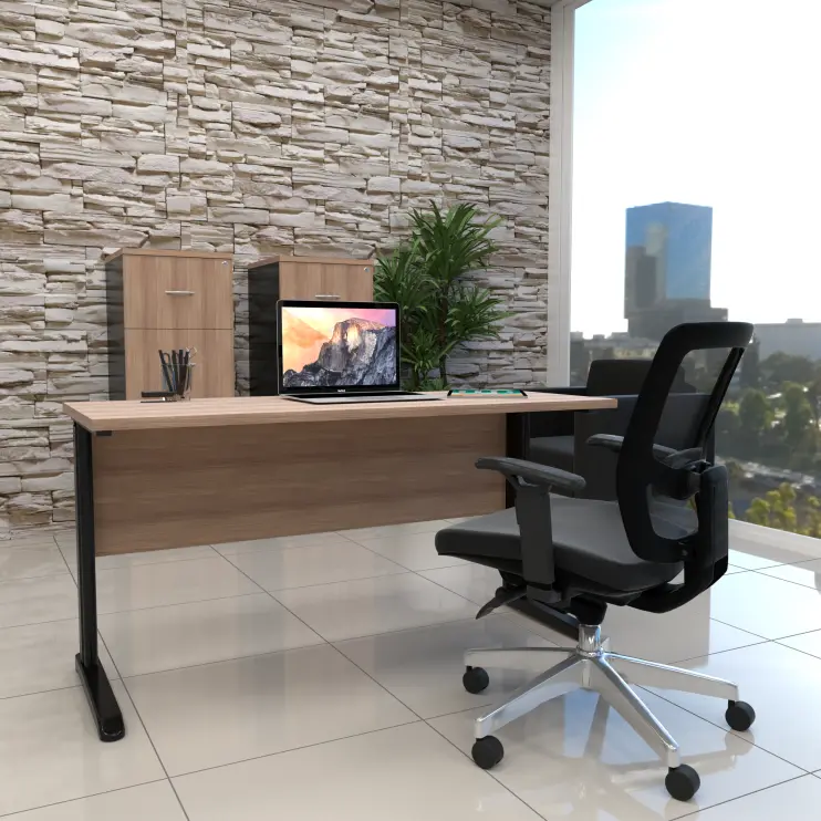 MESA RETA COM PÉ DE AÇO